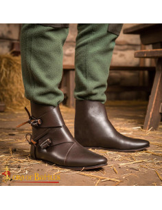 Vikingische Stiefel Modell Jorvik aus braunem Horn 2