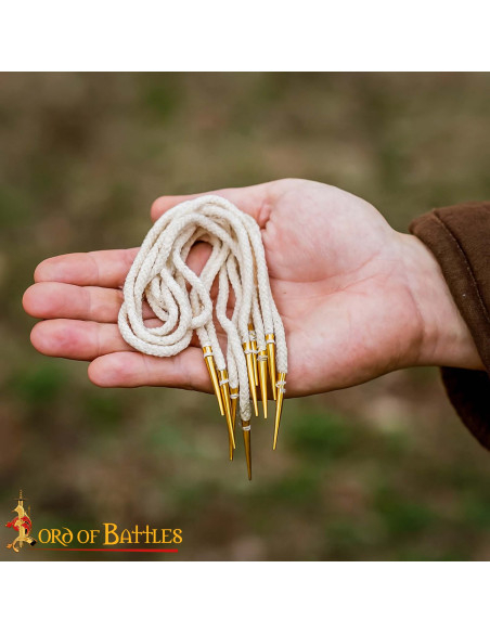 Set van 5 middeleeuwse koorden...