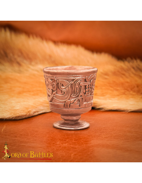 Kleine middeleeuwse beker uit de 12e...