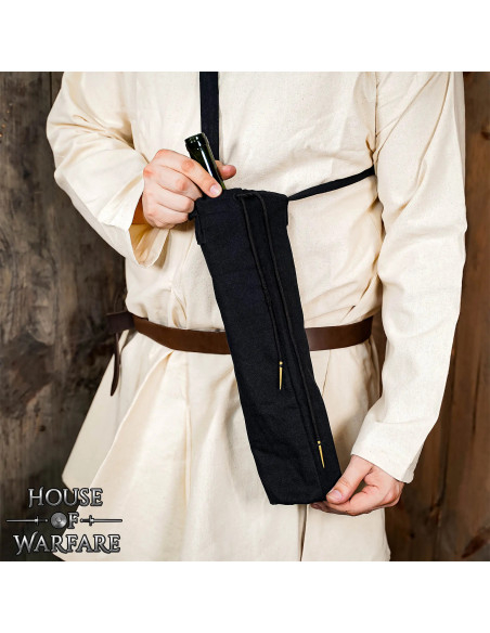 Middeleeuwse fleshouder met riem om...