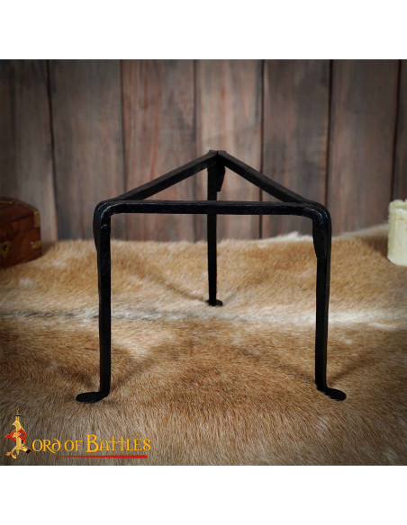 Mittelalterliches Dreibein für Feuer...