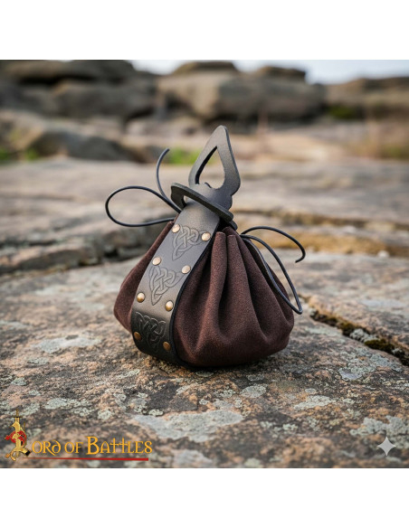 Celtisk Lædertaske med Prægede Knuder...