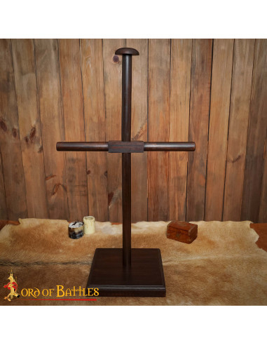 Soporte robusto y elegante para armadura medieval