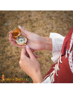 Brújula de bolsillo de latón medieval para navegación 2
