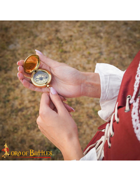 Brújula de bolsillo de latón medieval...
