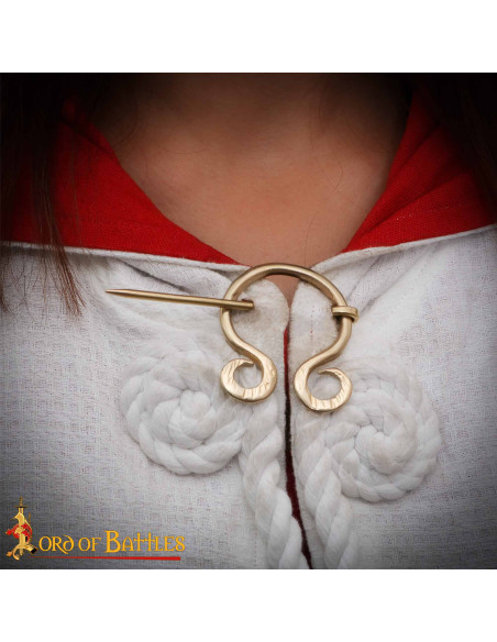 Cierre vikingo de capa en latón...