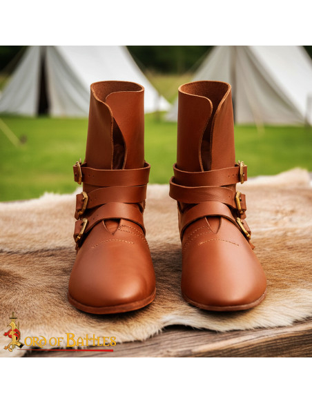 Mittelalterliche braune Lederstiefel...