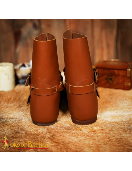 Mittelalterliche braune Lederstiefel...