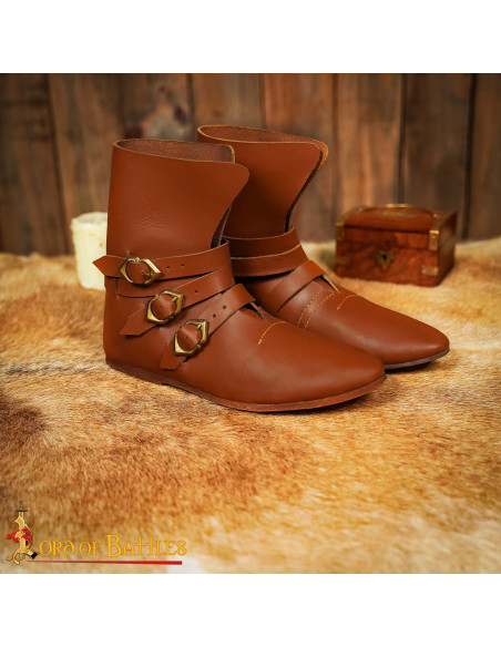Mittelalterliche braune Lederstiefel...
