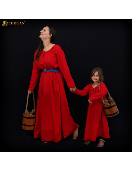 Langes mittelalterliches Kleid aus...