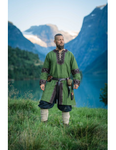 Viking tuniek model Leif, groen met details van echt leer 2
