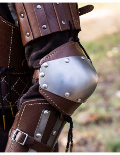 Middelalder albuebeskytter model Strigo, brun farve