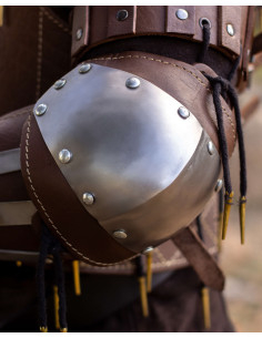 Mittelalterlicher Ellbogenschutz Modell Strigo, Farbe Braun 2