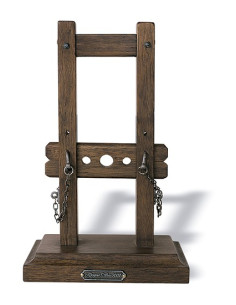 Mittelalterlicher Pranger (28x11x18 cm)