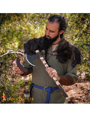 Hacha Vikinga forjada a mano con funda en cuero