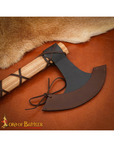 Handgesmede Viking bijl met leren hoes