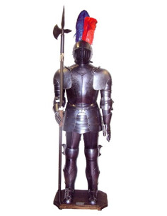 Armadura medieval con alabarda