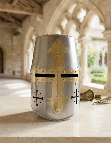 Templerhelm mit Vorder- und Seitenkreuz