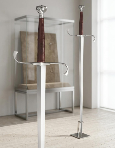 Lang Duits middeleeuws zwaard. Functioneel.