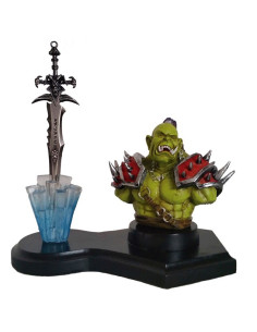 Orc-figuur en zwaard Worl van Warcraft