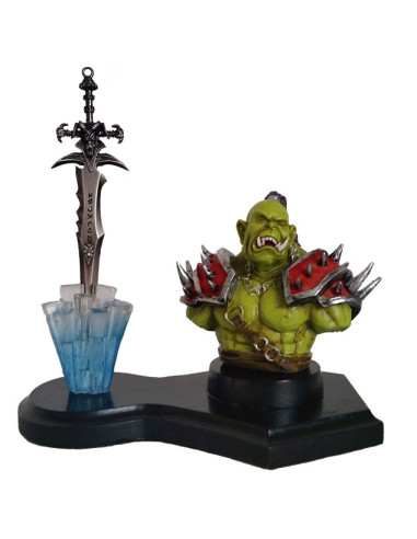 Figura Orco y Espada Worl of Warcraft