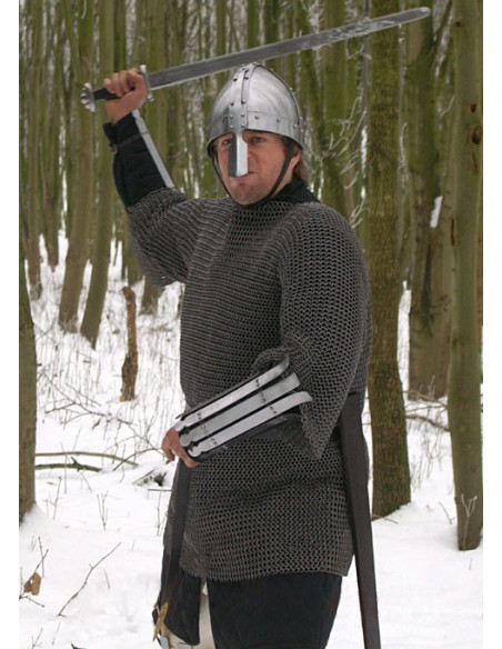 Kettenhemd aus schwarzem Stahl