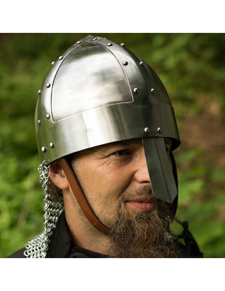 Wikingerhelm mit Kettenhemd
