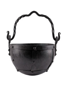 Caldero medieval remachado