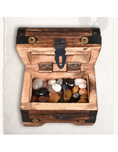Middeleeuwse kist met gekleurde stenen (10x7 cm.) 2