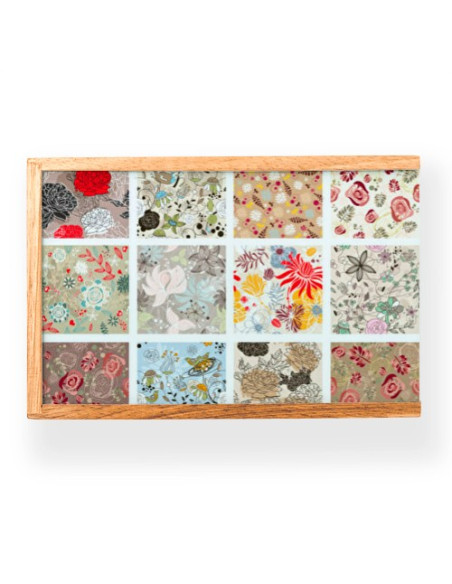 Mittelalterliche Spielbox: Karten, Jo-Jo, Dominosteine, Tonstäbe, Murmeln, Buben