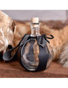 Pomp glazen fles met lederen baldric