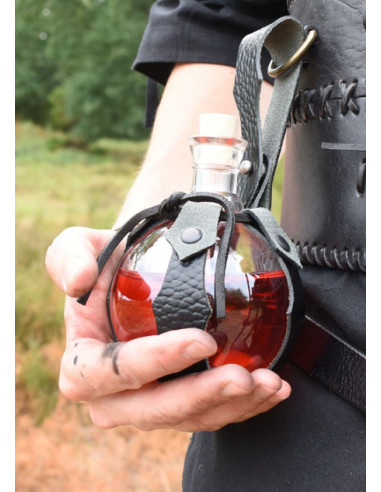 Pomp glazen fles met lederen baldric