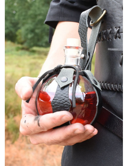 Glazen fles Bom met lederen baldric