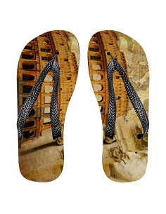 Roman Emperor zomerslippers naast het Colosseum