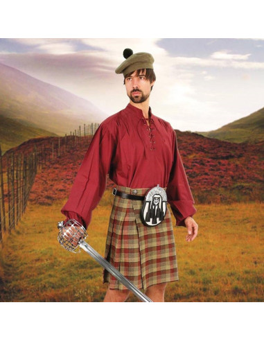 Kilt escocés en un hombre con cinturón