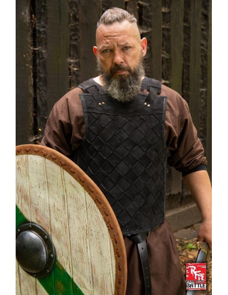 Armadura vikinga en cuero negro