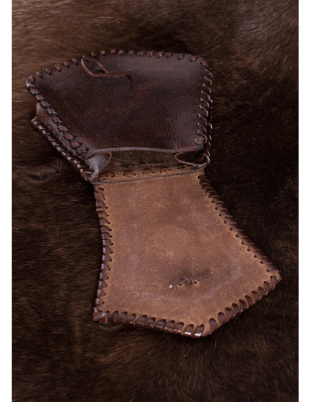 Ledertasche mit keltischem Kreuz