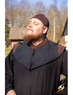 Gewatteerde middeleeuwse gorget, zwartbruin