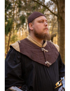 Gewatteerde middeleeuwse gorget, bruin-lichtbruin