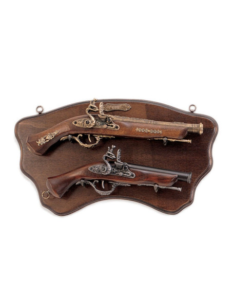Panoplia de madera con pistolas antiguas Panoplia de madera con pistolas antiguas