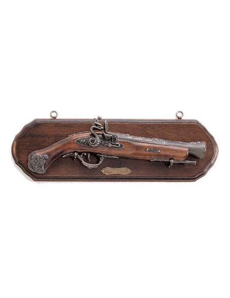 Træpanoply med blunderbuss pistol