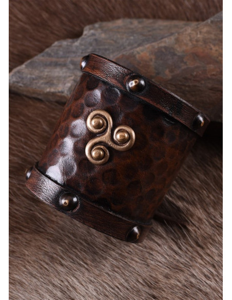 Pulsera vikinga de cuero con Trisquel