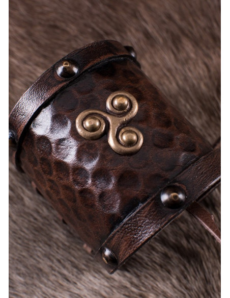Viking leren armband met Trisquel