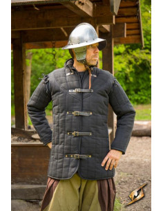 Middelalderlig infanterisæt, Gambeson og hjelm
