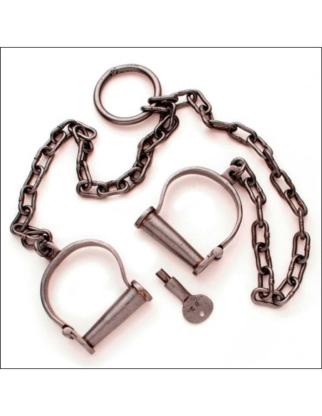 Mittelalterliche Beinfesseln, Eisen