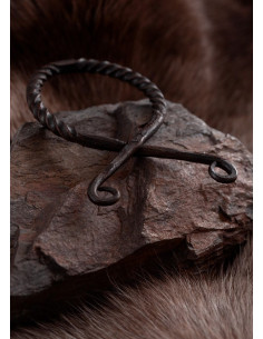 Colgante grande de cruz de troll de hierro, retorcido 2