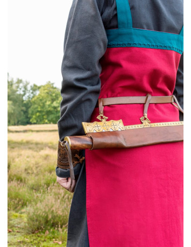 Hilja rode Viking schortjurk met borduursel