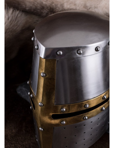 Gran Yelmo Medieval, siglo XIV, remachado