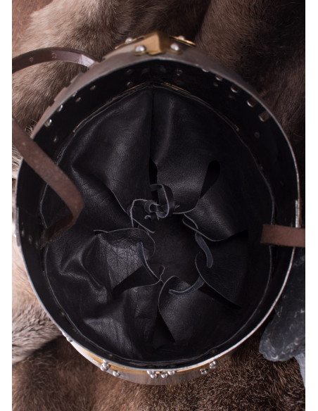 Yelmo de los Cruzados con herrajes de...