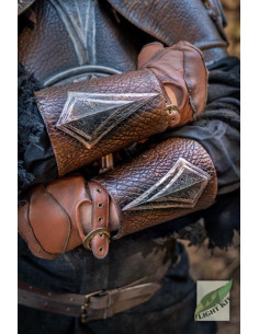 Brazaletes en poliuretano de los Bárbaros, Epic Armoury